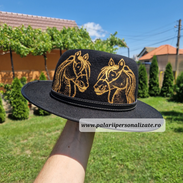 Pălărie neagră pictată cu 2 cai și diamant [2]