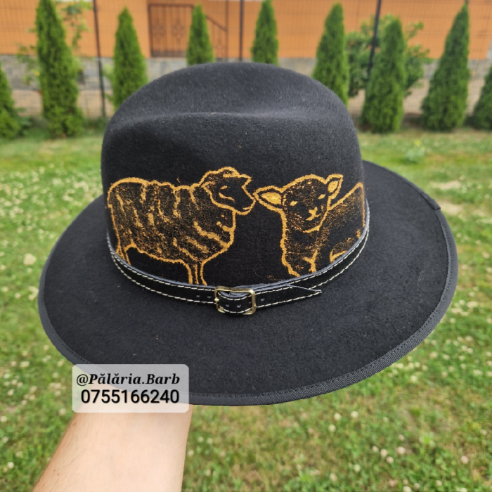 Pălărie neagră pictată cu oaie și miel [3]
