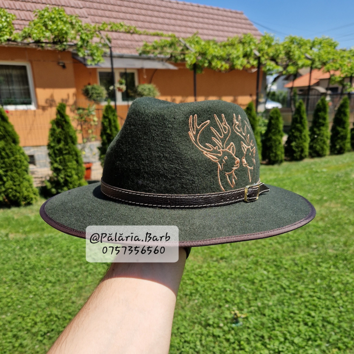 Pălărie verde cu 2 cerbi cusuți [2]