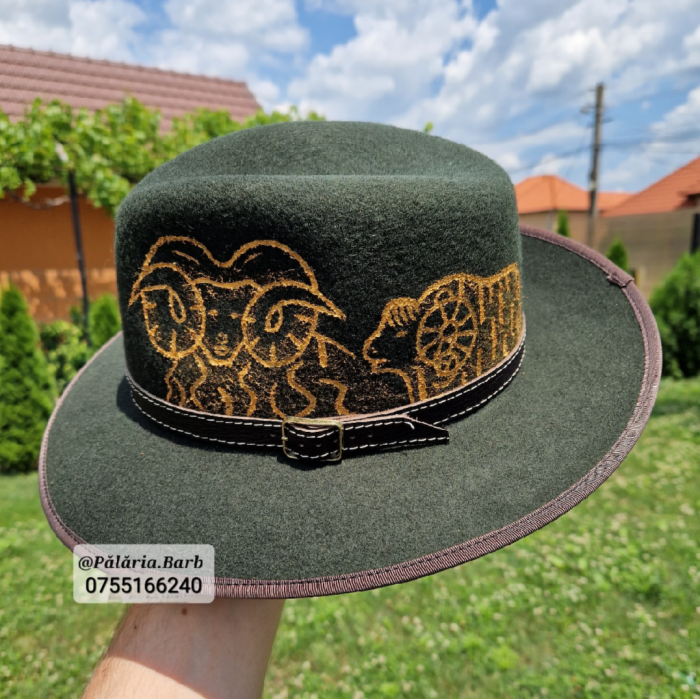 Pălărie verde cu 2 berbeci pictați [3]
