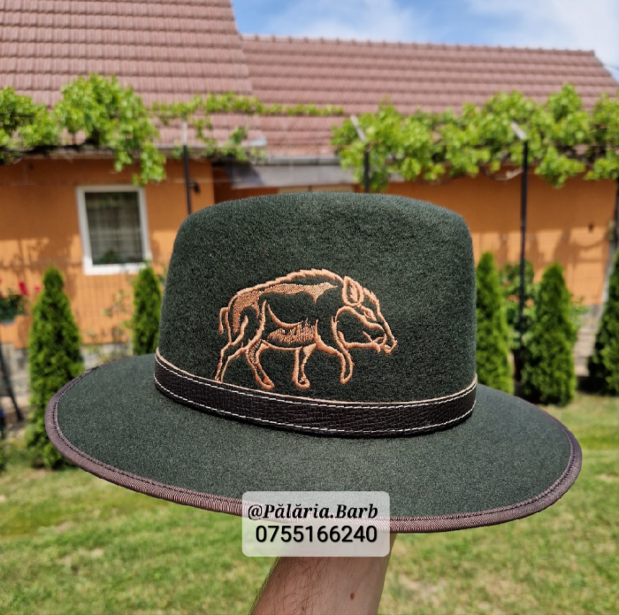 Pălărie verde cu cerb și mistreț cusuți [3]