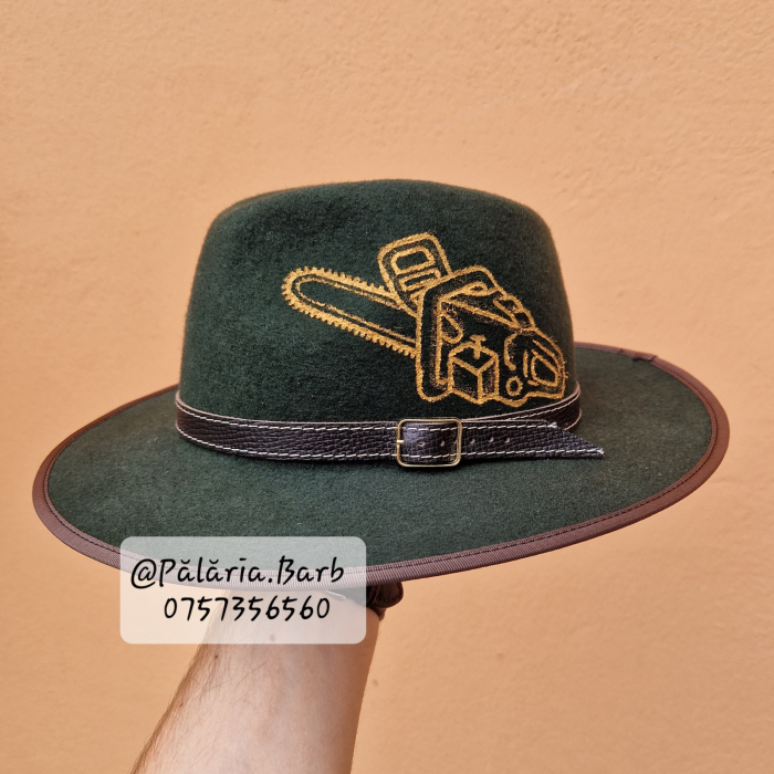 Pălărie verde cu drujbă pictată [1]