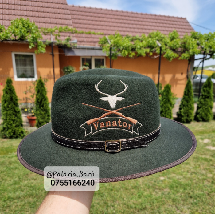 Pălărie verde cu model de vânătoare - cerb + carabine + nume [1]