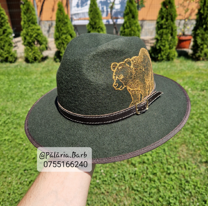 Pălărie verde cu urs pictat [2]