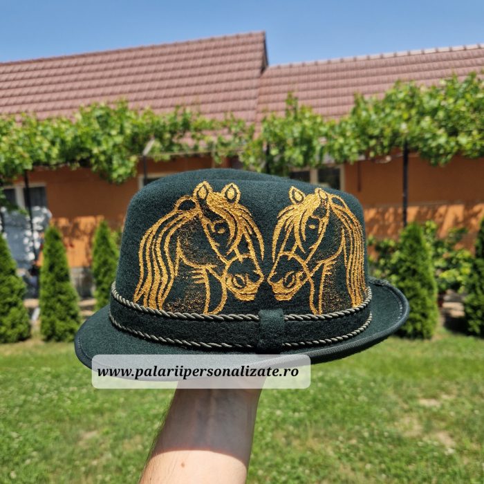 Pălărie verde "Modernă" cu 2 cai pictați [1]