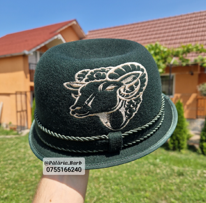 Pălărie verde "Oșenească" cu berbec cusut crem [3]