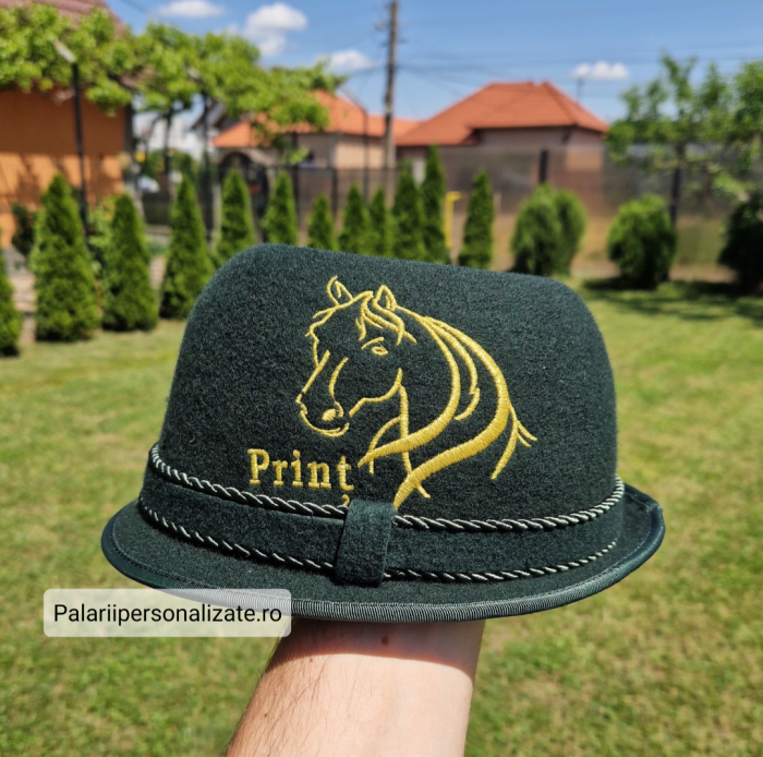 Pălărie verde "Oșenească" cu un cal cusut + nume [1]