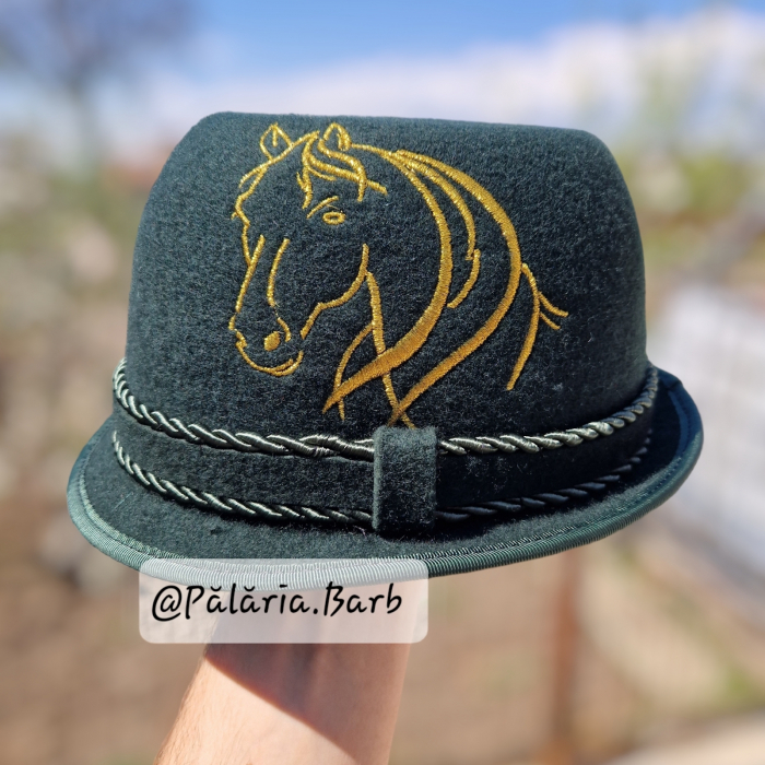 Pălărie verde "Oșenească" cu un cal cusut [1]