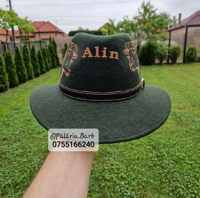 Pălărie verde "Parlamentară" cu 2 berbeci cusuți + nume [3]