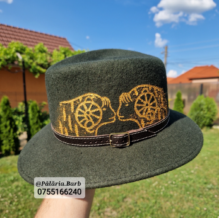 Pălărie verde "Parlamentară" cu 2 berbeci pictați [3]