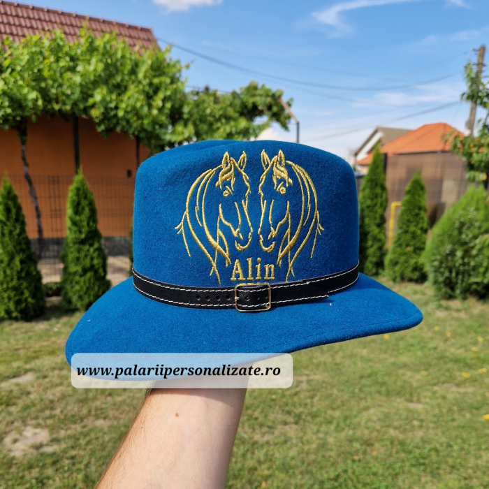 Pălărie albastră "Parlamentară" cu 2 cai cusuți + nume [1]