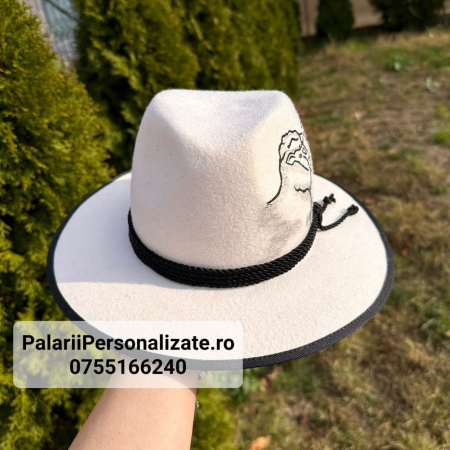 Pălărie albă pictată cu țap și oaie [1]