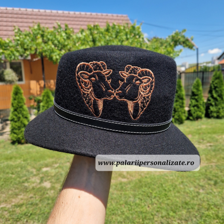 Pălării cu Berbeci - Pălărie neagră "Parlamentară" cu 2 berbeci cusuți
