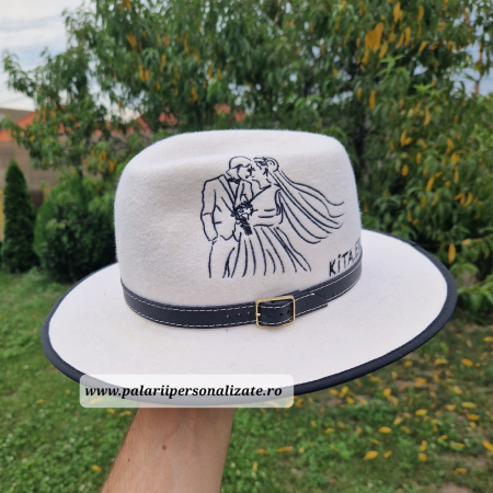 La Cerecrea Clienților - Pălărie albă cu mire și mireasă + Nume