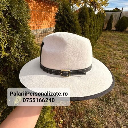 Pălărie albă cu TikTok + Nume [1]