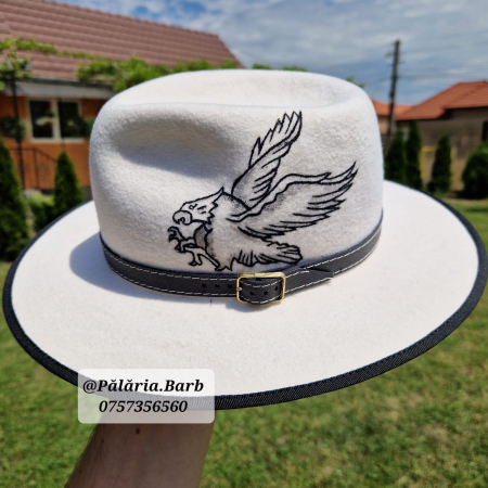 Pălărie albă cu vultur pictat [2]