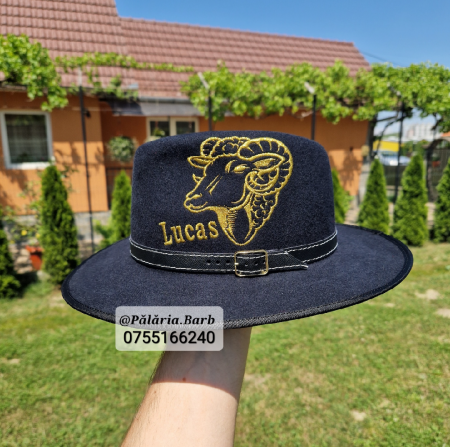 Pălării cu Berbeci - Pălărie bleumarin cu berbec auriu cusut