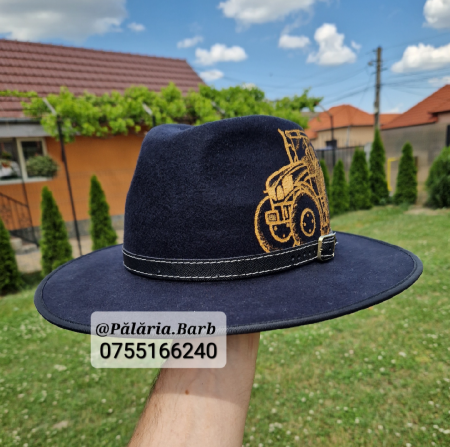 Pălărie bleumarin cu tractor FENDT pictat [1]