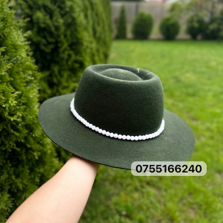 Pălărie de damă verde cu model de vânătoare - cerb + carabine + nume [1]