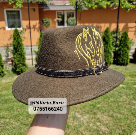 Pălărie KAKI "Parlamentară" cu 2 cai cusuți + nume [1]