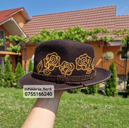 La Cerecrea Clienților - Pălărie maro cu 3 trandafiri pictați