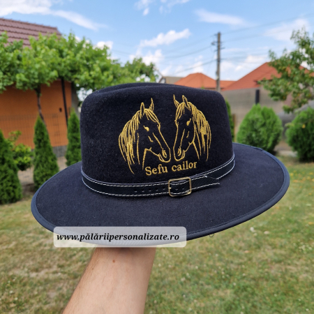 Pălării cu Cai - Pălărie neagră cu 2 cai cusuți + "Sefu Cailor"