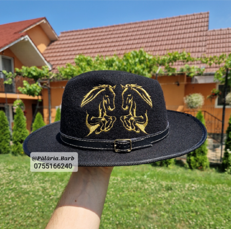 Pălării cu Cai - Pălărie neagră cu 2 cai în 2 picioare