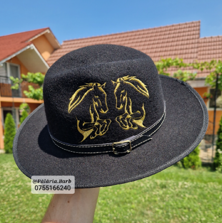 Pălărie neagră cu 2 cai în 2 picioare [2]