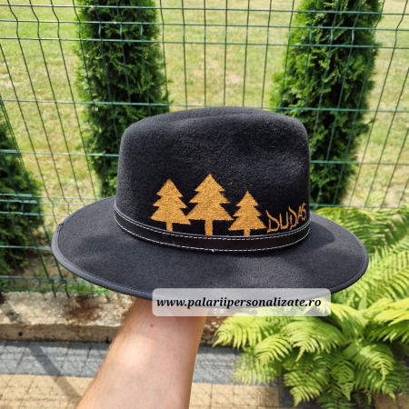 Pălării de Vânătoare - Pălărie neagră cu 3 brazi pictați + Nume