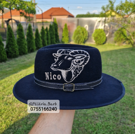 Pălării Personalizate - Pălărie neagră cu berbec cusut