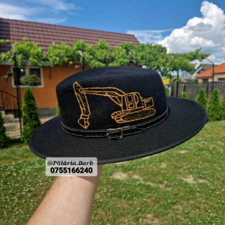 Pălărie neagră cu EXCAVATOR pictat [1]