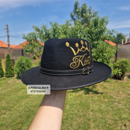 Pălărie neagră cu KING cusut [1]