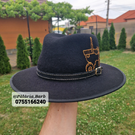 Pălărie neagră cu tractor pictat [2]