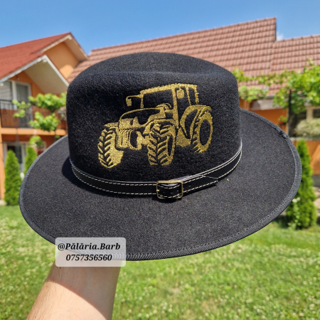 Pălărie neagră cu tractor cusut [2]
