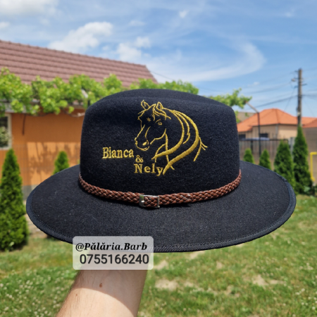 Pălării cu Cai - Pălărie neagră cu un cap de cal cusut + Nume și stea în frunte