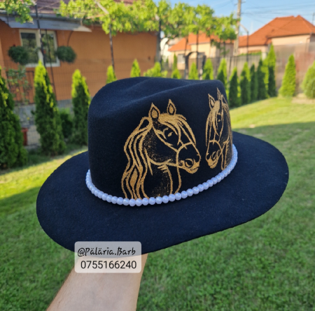 Pălării Personalizate - Pălărie neagră DAMĂ cu 2 cai pictați