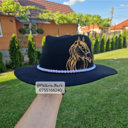 Pălărie neagră DAMĂ cu 2 cai pictați [1]