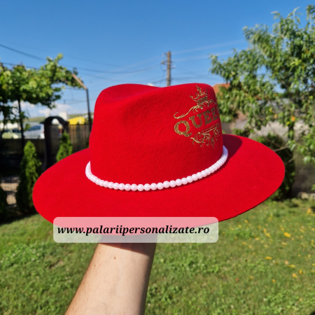 Pălărie roșie "QUEEN" [1]