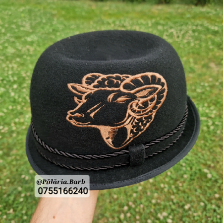 Pălărie neagră "Oșenească" cu berbec cusut [2]