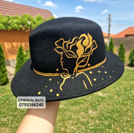 Pălărie neagră "Parlamentară" cu cap de damă pictat [2]