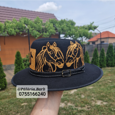 Pălărie neagră pictată cu 2 cai și logo TIK TOK [1]