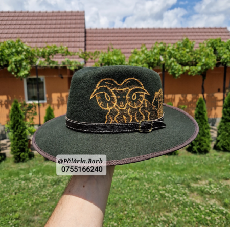Pălărie verde cu 2 berbeci pictați [1]