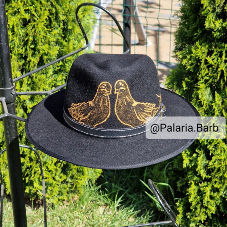 La Cerecrea Clienților - Pălărie neagră cu 2 porumbei pictați