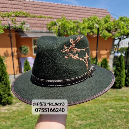 Pălărie verde cu cerb întreg cusut [1]