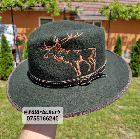 Pălării Personalizate - Pălărie verde cu cerb întreg cusut