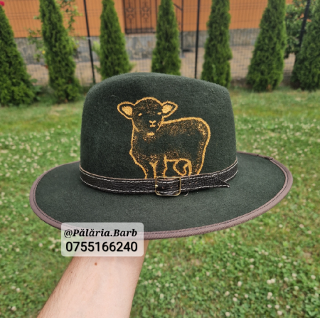 Pălării cu Berbeci - Pălărie verde cu miel pictat