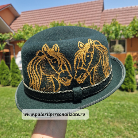 Pălărie verde "Modernă" cu 2 cai pictați [2]