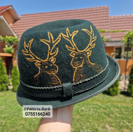 Pălărie verde "Oșenească" cu 2 cerbi pictați [2]