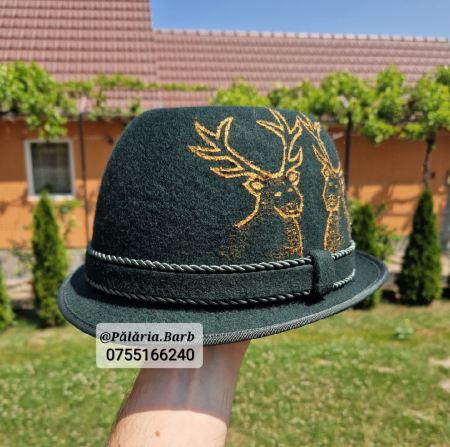 Pălărie verde "Oșenească" cu 2 cerbi pictați [1]
