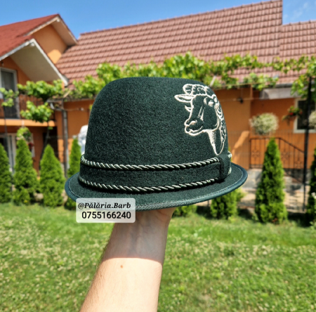 Pălărie verde "Oșenească" cu berbec cusut crem [1]